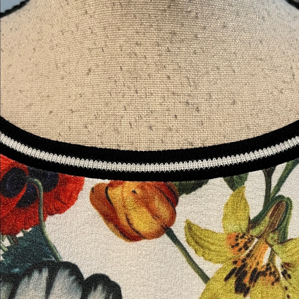 Malibu Floral Pullover Top - Picture 3 of 10